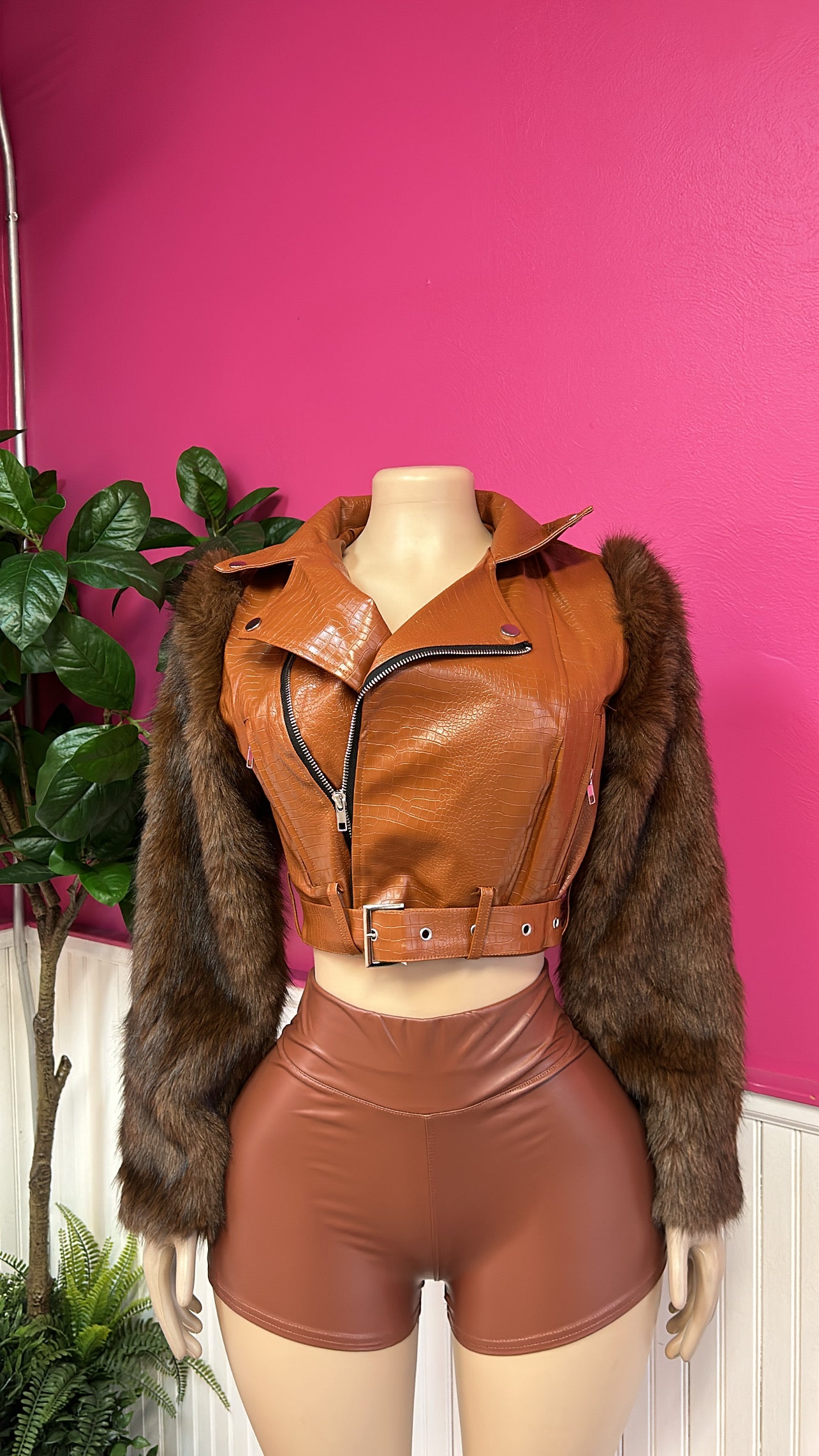 LEATHER SHORTS