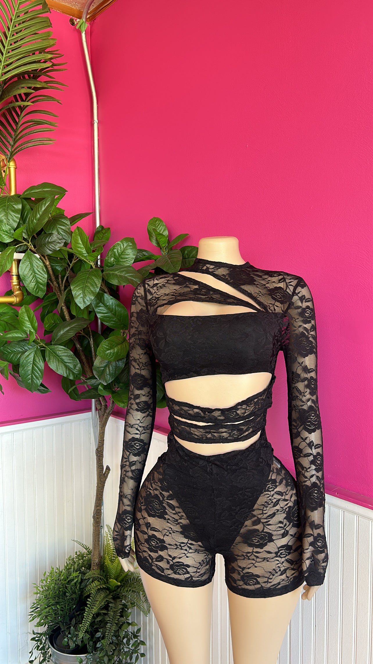 LIZZY LACE ROMPER